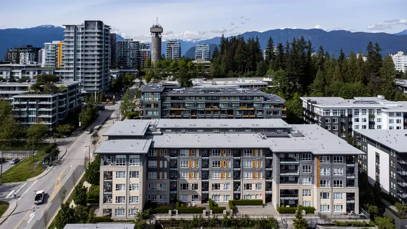313 9877 UNIVERSITY CRESCENT - photo 1 of 17