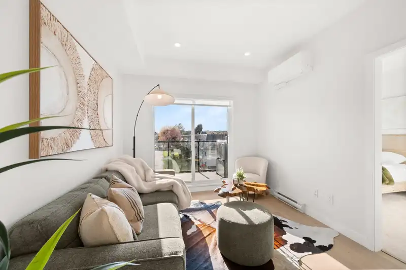 610 5398 207 STREET - photo 2 of 15