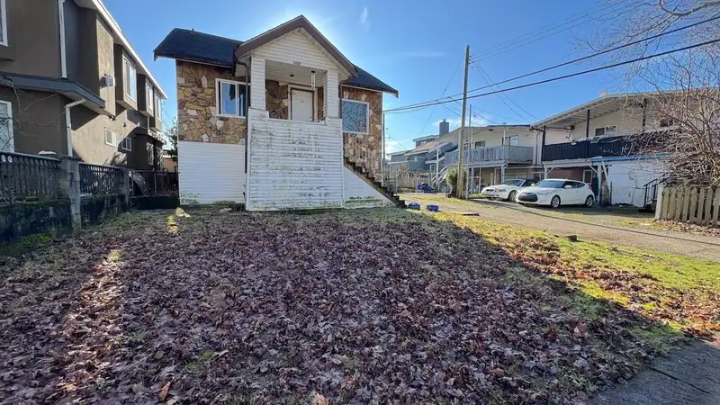 3006 E 25TH AVENUE - photo 4 of 16