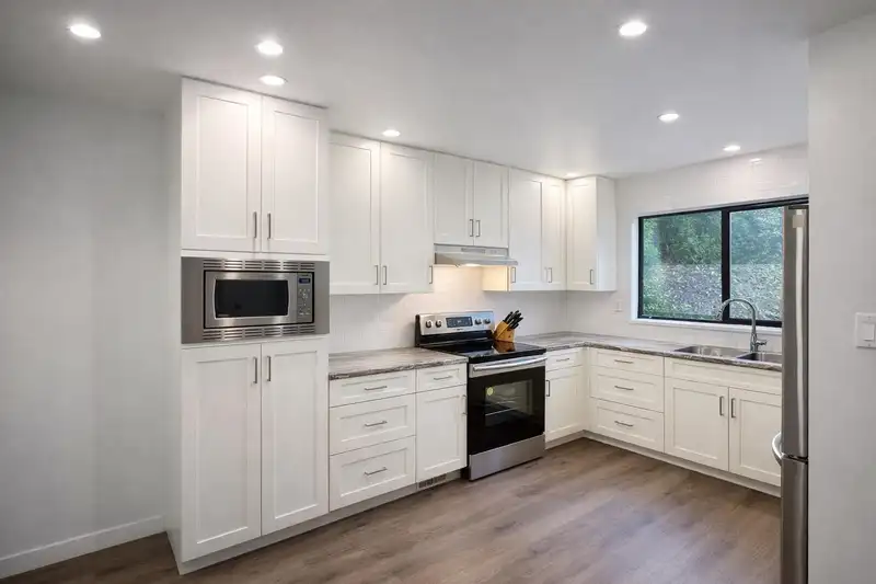 106 511 GATENSBURY STREET - photo 1 of 29