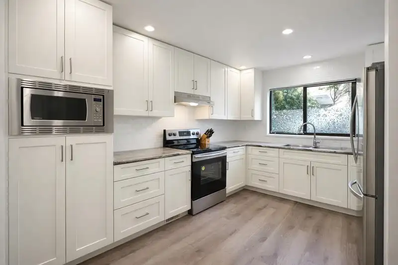106 511 GATENSBURY STREET - photo 2 of 29