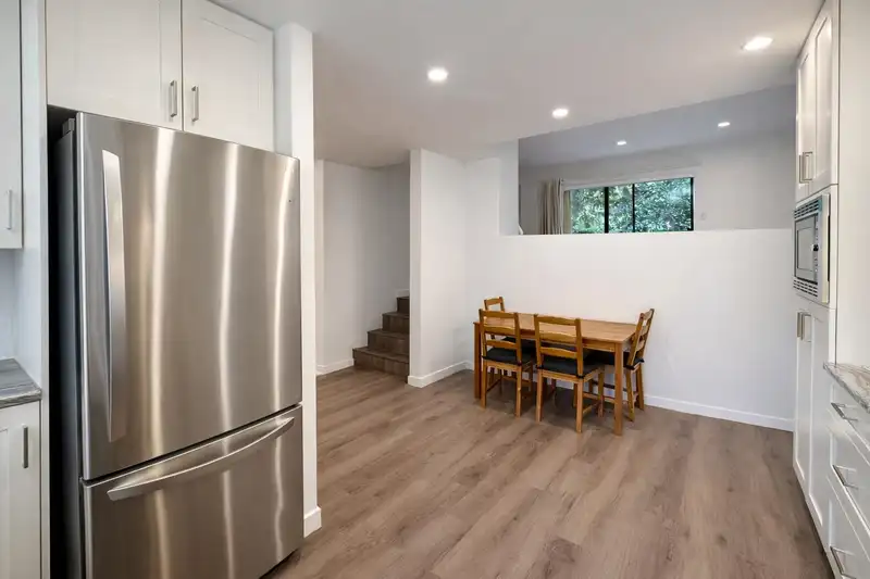 106 511 GATENSBURY STREET - photo 4 of 29