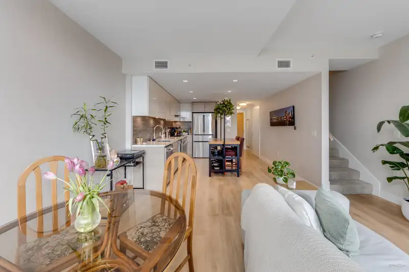 505 3451 SAWMILL CRESCENT - photo 2 of 37