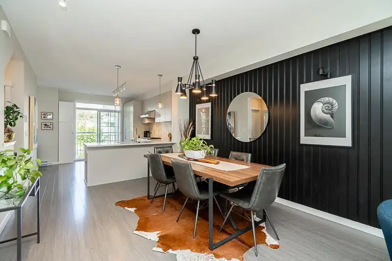 121 5551 ADMIRAL WAY - photo 1 of 37
