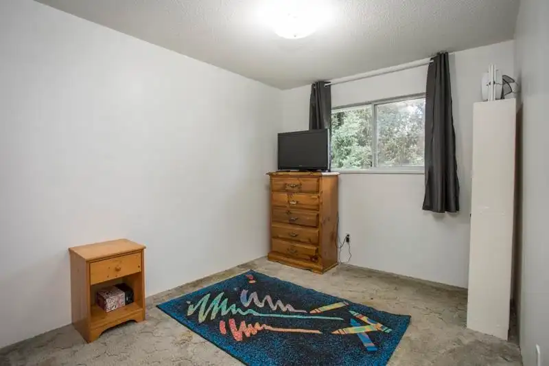 20118 OSPRING STREET - photo 4 of 33