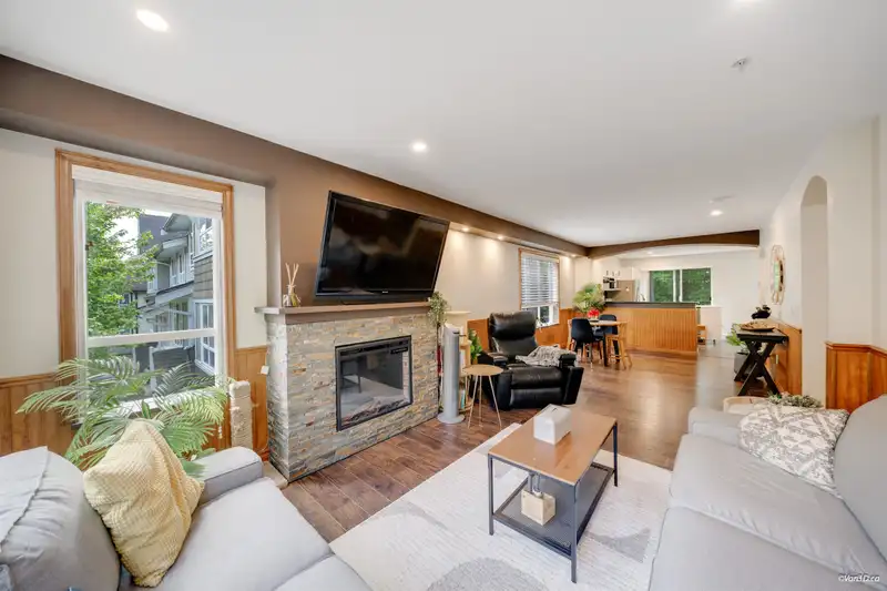 138 6747 203 STREET - photo 2 of 34