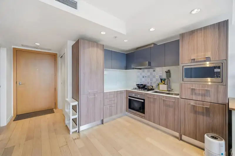 507 2220 KINGSWAY - photo 4 of 29