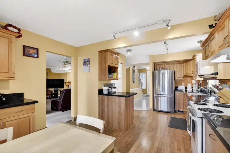 24 20888 MCKINNEY AVENUE - photo 3 of 38