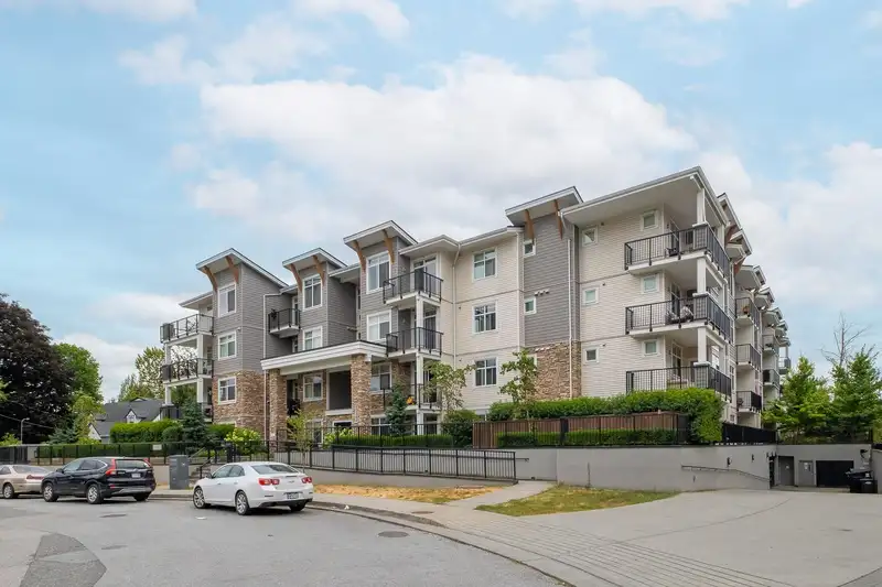 414 19940 BRYDON CRESCENT - photo 1 of 26