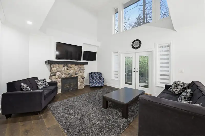 21686 93 AVENUE - photo 2 of 39