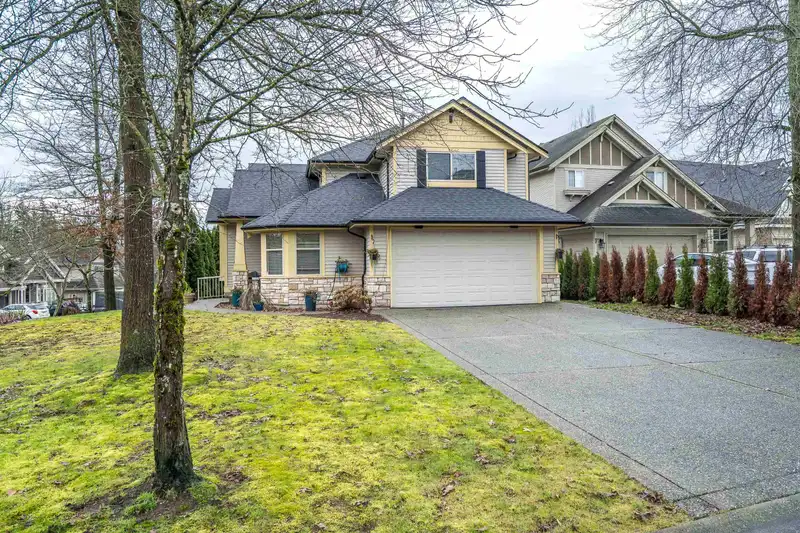 5846 167 STREET - photo 2 of 40