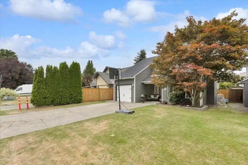 2125 WINSTON COURT - photo 2 of 26