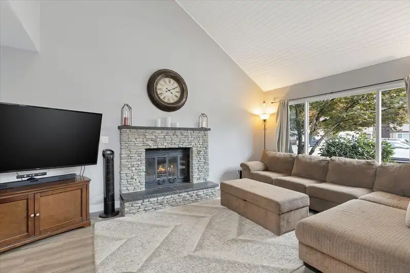 2125 WINSTON COURT - photo 4 of 26