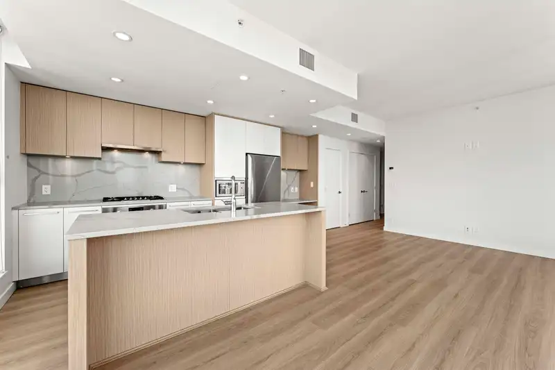 2901 567 CLARKE ROAD - photo 3 of 40