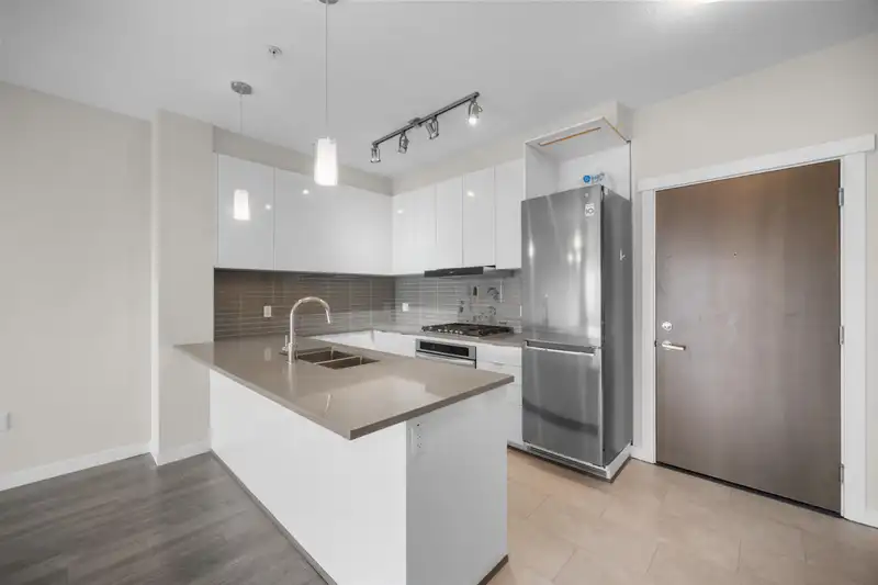 603 9399 ALEXANDRA ROAD - photo 3 of 27