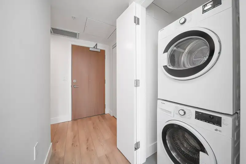 605 10428 WHALLEY BOULEVARD - photo 4 of 22