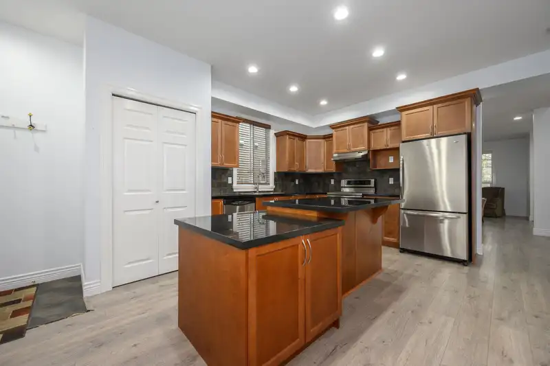 19441 66 AVENUE - photo 4 of 39