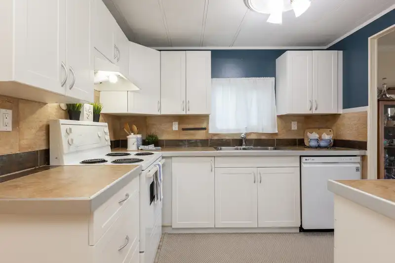 50 15875 20 AVENUE - photo 4 of 33