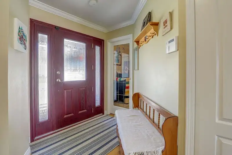 7852 167A STREET - photo 3 of 39