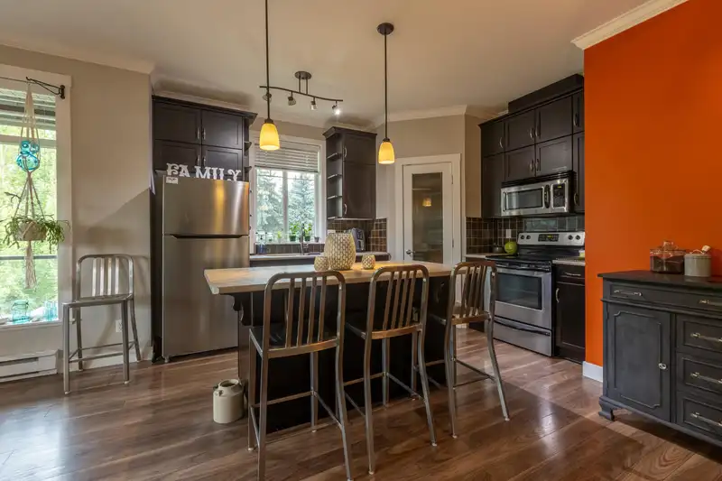 410 2038 SANDALWOOD CRESCENT - photo 3 of 37