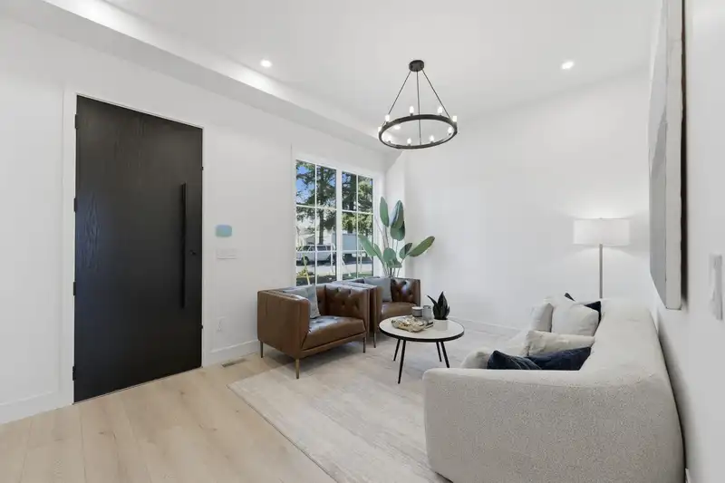 8186 117 STREET - photo 2 of 28