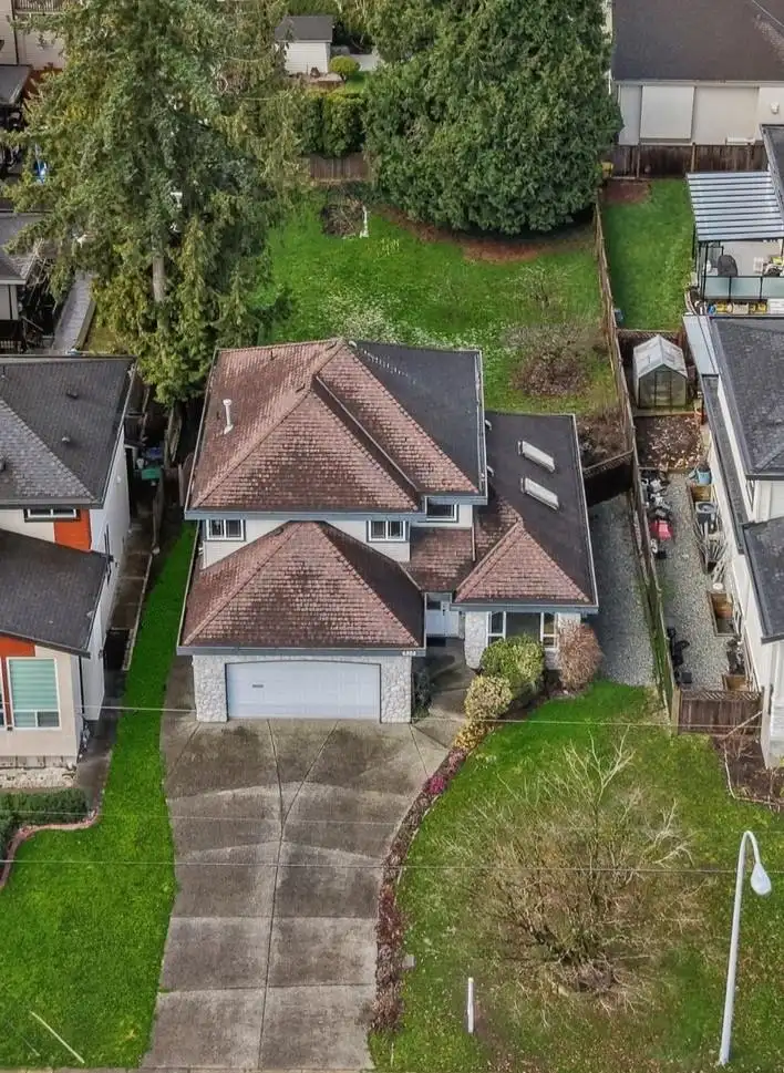 6203 190 STREET - photo 3 of 29