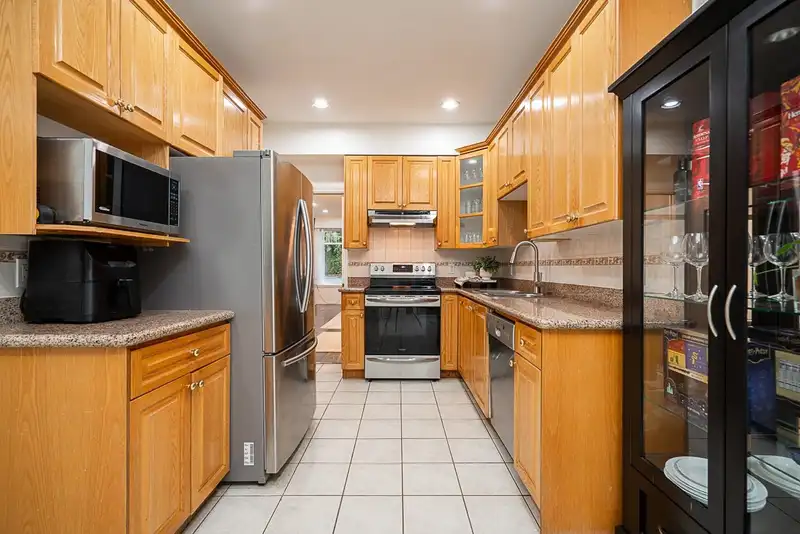 7408 18TH AVENUE - photo 4 of 38
