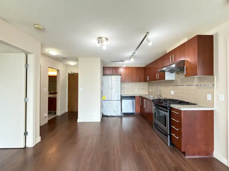 808 8280 LANSDOWNE ROAD - photo 2 of 22