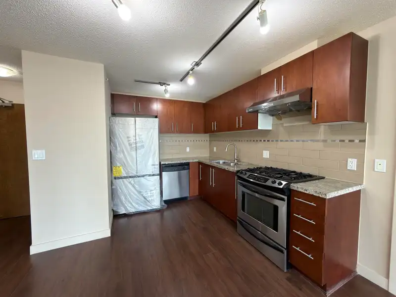 808 8280 LANSDOWNE ROAD - photo 3 of 22