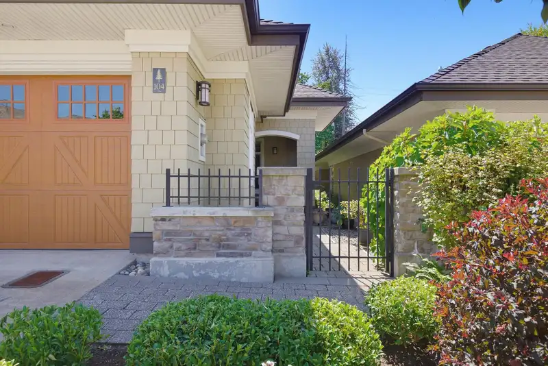 104 21707 88 AVENUE - photo 3 of 40