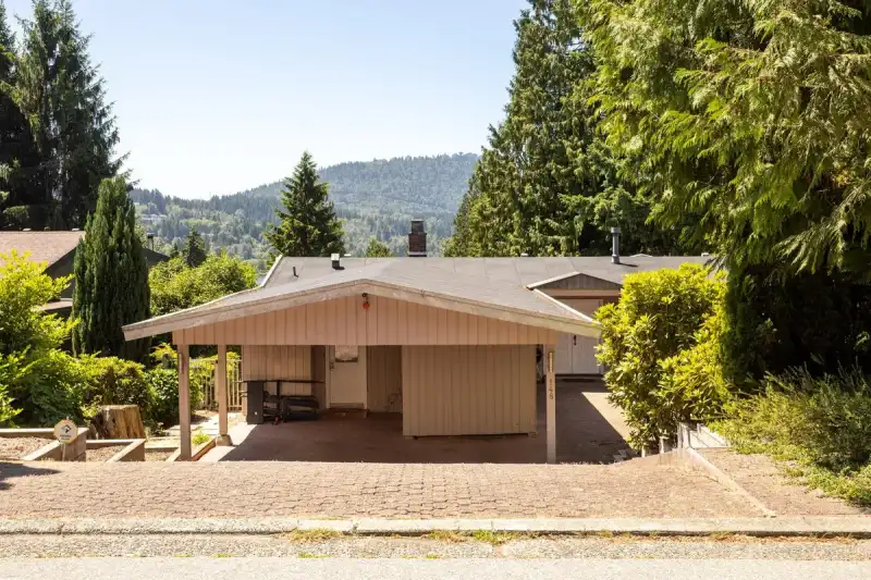 148 ROE DRIVE - photo 1 of 40