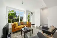 561 W 29TH AVENUE - thumbnail 4