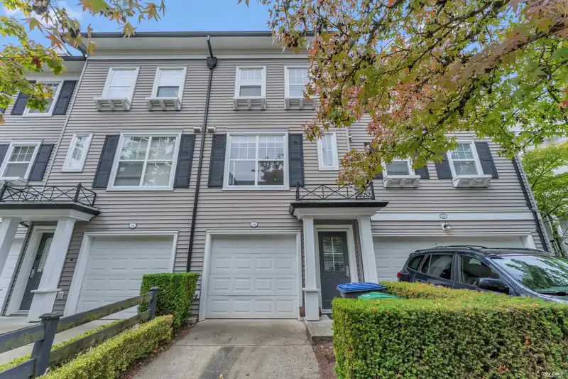 19 15075 60 AVENUE - photo 2 of 33