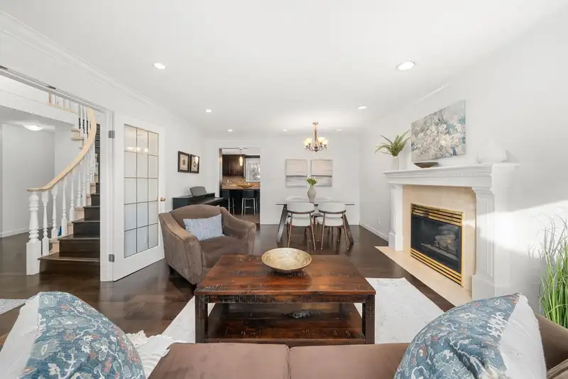 2733 TEMPE GLEN DRIVE - photo 4 of 39