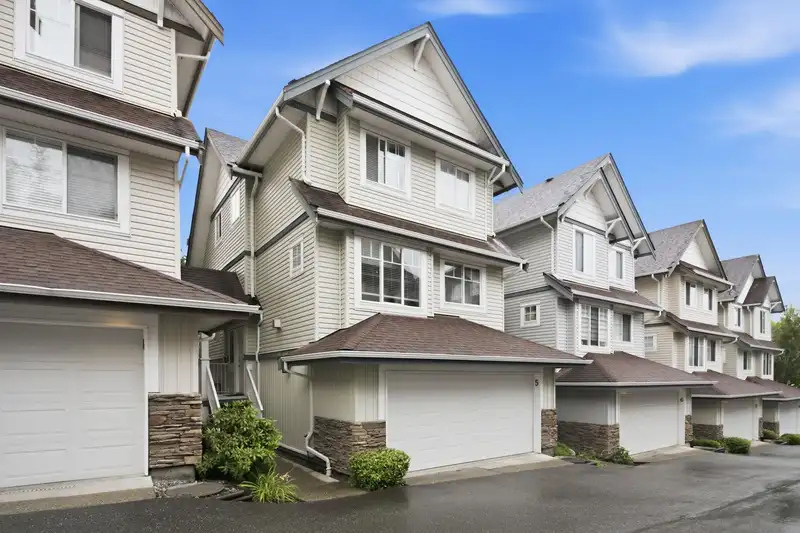 5 20582 67 AVENUE - photo 1 of 40