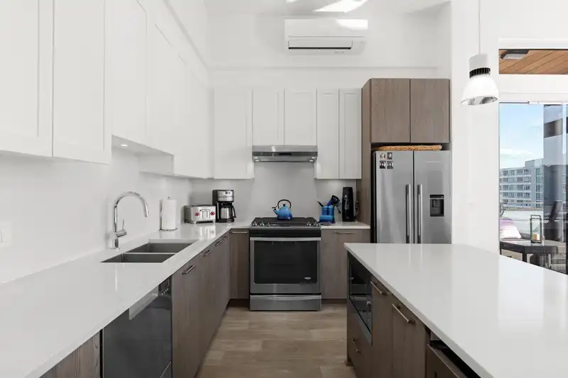 612 123 W 1ST STREET - photo 4 of 33