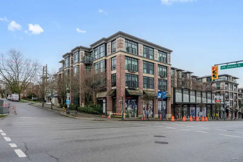 321 2515 ONTARIO STREET - photo 1 of 32