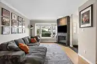 104 225 E 6TH STREET - thumbnail 2