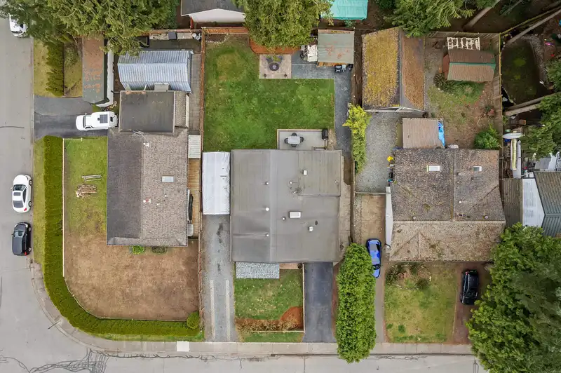4552 200A STREET - photo 1 of 33