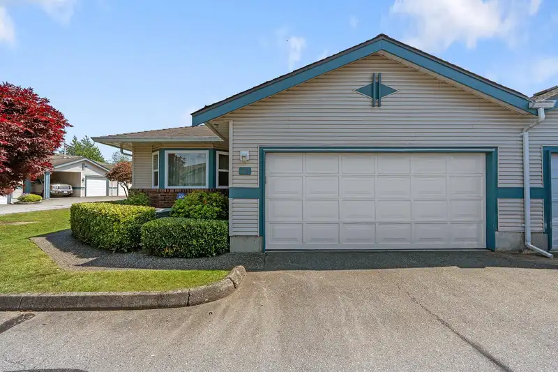 27 8889 212 STREET - photo 4 of 32