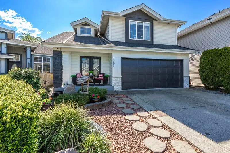 20226 93A AVENUE - photo 1 of 40