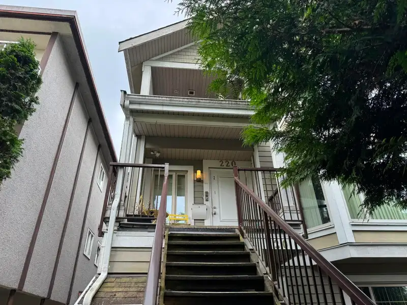 220 E 15TH AVENUE - photo 3 of 5