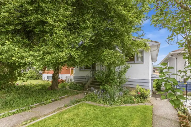 36 WARWICK AVENUE - photo 2 of 34