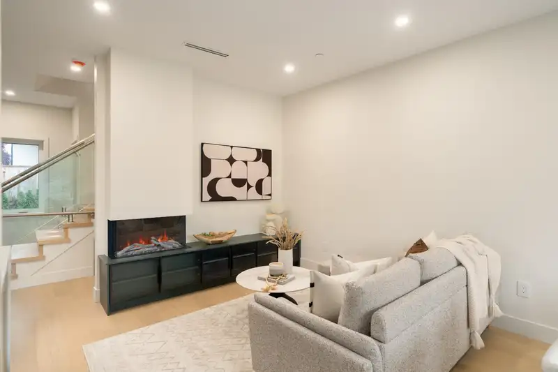 1 8508 EAST BOULEVARD - photo 4 of 36