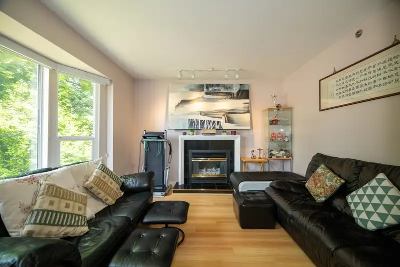 4568 HOY STREET - photo 3 of 17