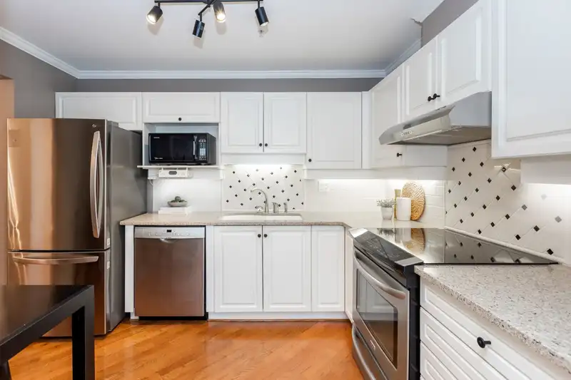 111 15272 20 AVENUE - photo 2 of 38