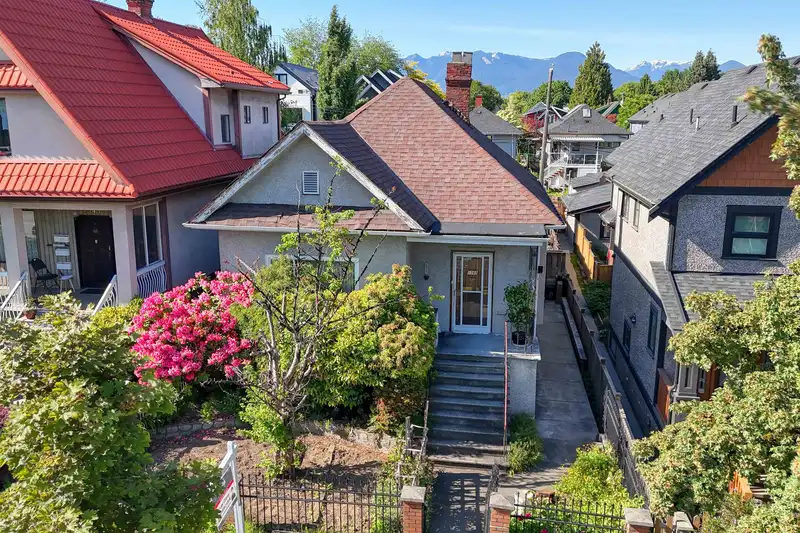 1349 E 14TH AVENUE - photo 2 of 14