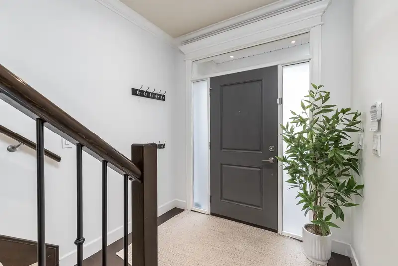 7 21267 83A AVENUE - photo 3 of 40