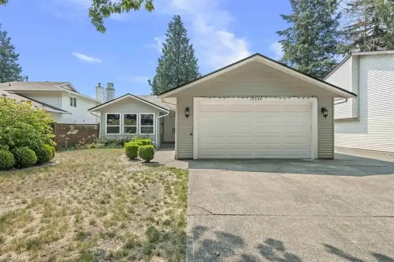 13032 61 AVENUE - photo 1 of 28
