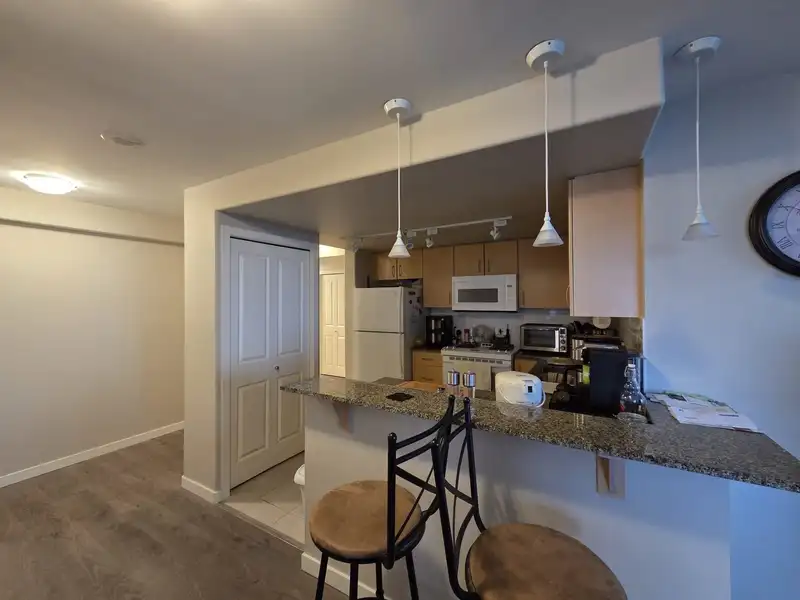 1805 8460 GRANVILLE AVENUE - photo 4 of 21